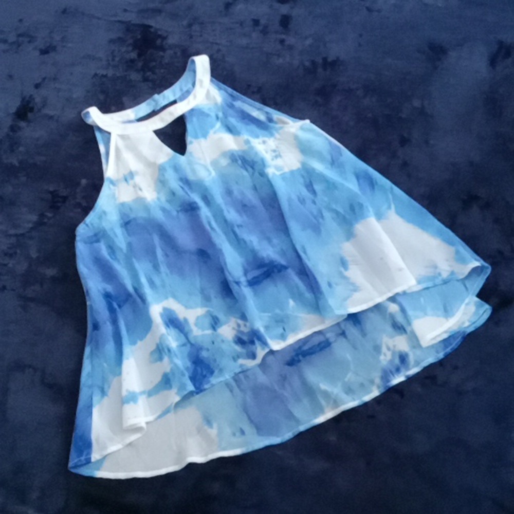 White and blue flowey polyester tank